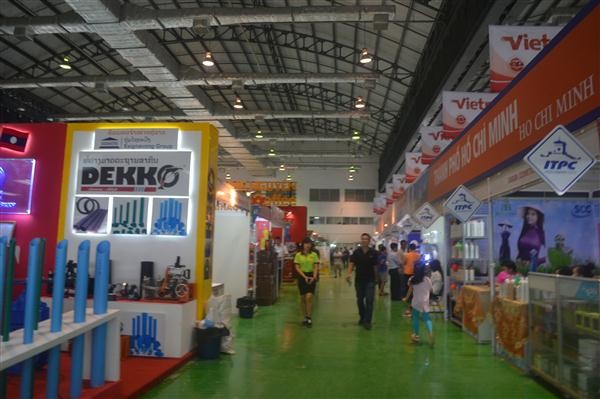 Ouverture de la foire commerciale Vietnam-Laos 2016 - ảnh 1